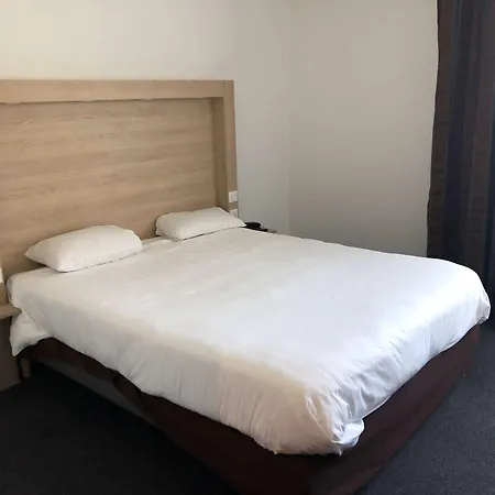 Kyriad Hotel Nemours
