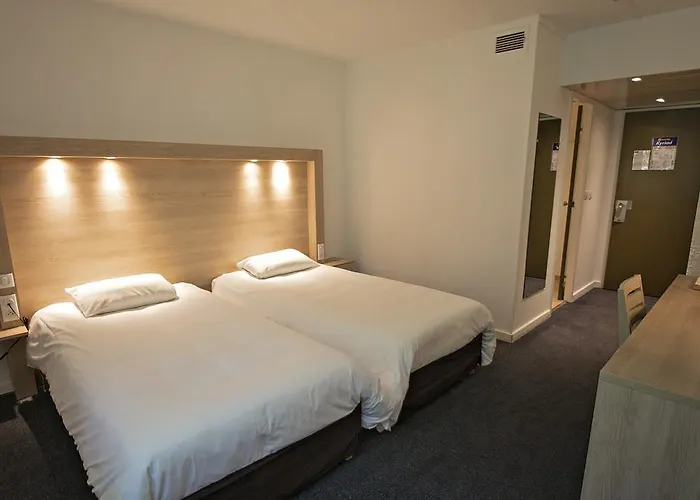 فندق Kyriad نمور